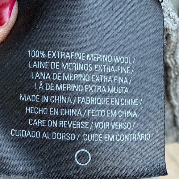 Elie Tahari Romantic Gray Cardigan Embellished Trim size medium - Picture 8 of 8